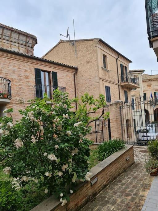 Scrigno Del Borgo-Intero Alloggio 몬텔루포네 외부 사진